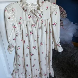 Sweet ruffled robe - rose bunches